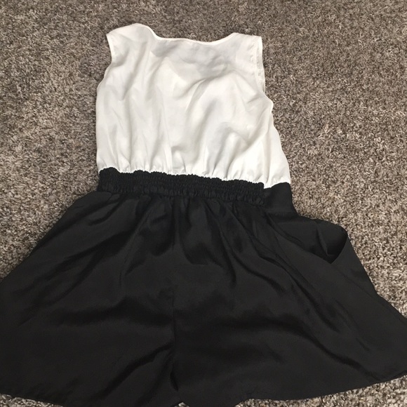 Classy Romper - Picture 3 of 4